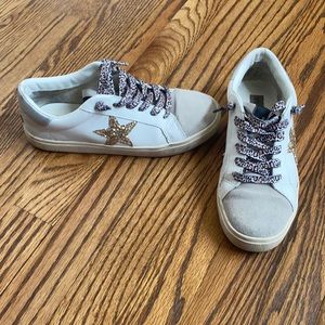 Steve Madden. Meant to look like Golden Goose.